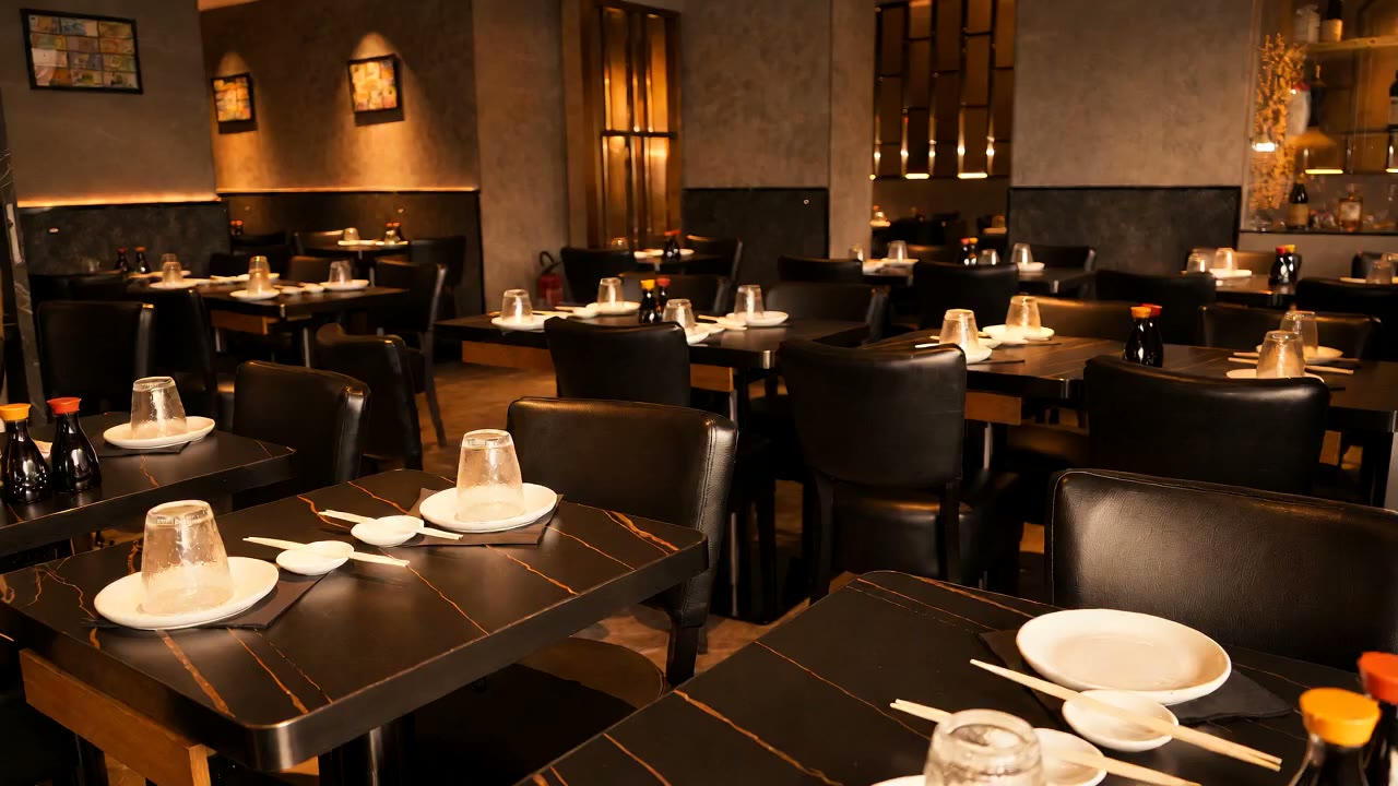Ambiance Okito Bir-Hakeim, salle du restaurant